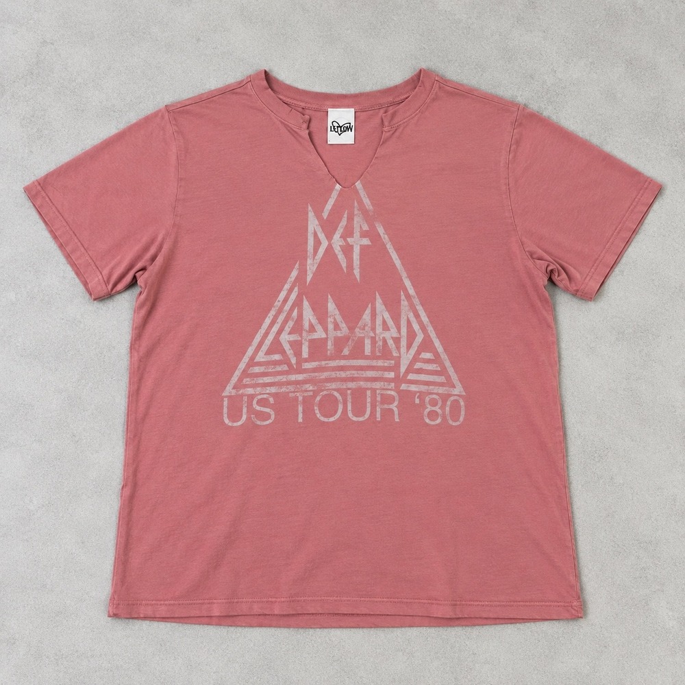 Letluv Def Leppard US Tour 80 Graphic T-Shirt Pink Notched V-Neck Large